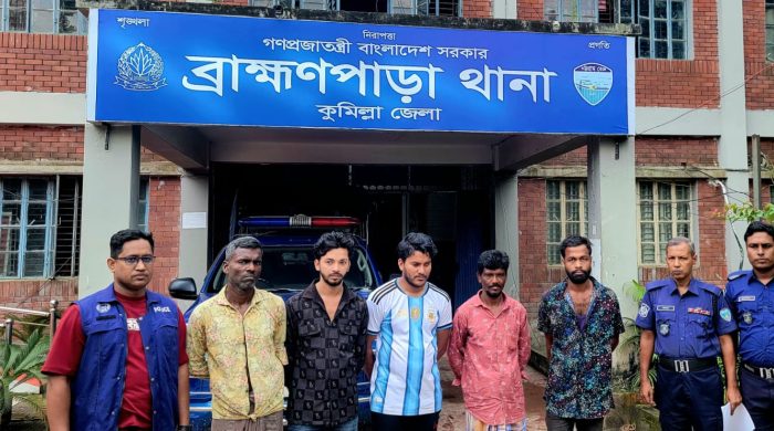 ব্রাহ্মণপাড়ায় পুলিশের পৃথক অভিযানে ২৮ কেজি গাঁজা উদ্ধার সহ  গ্রেফতার ৭